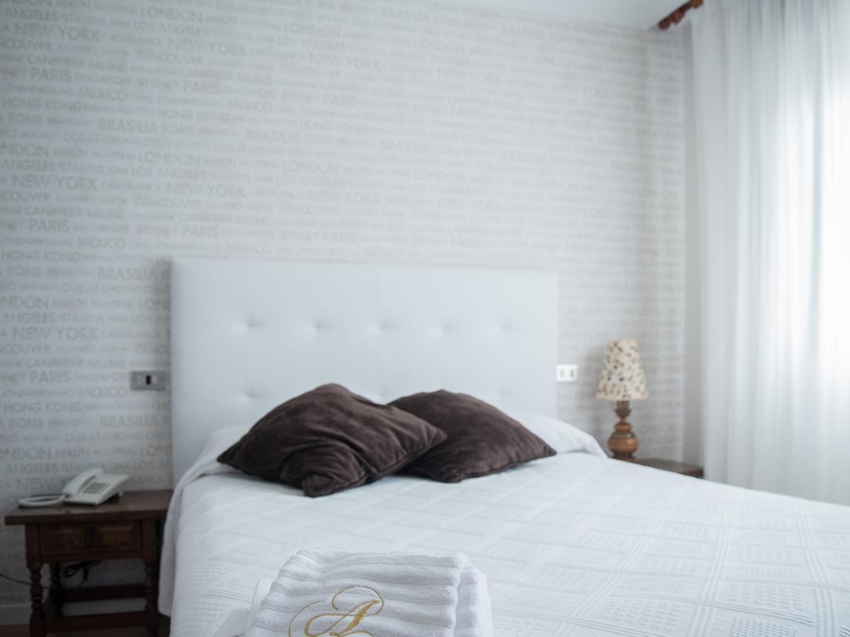 Hostal Antolin 雷东德拉 外观 照片